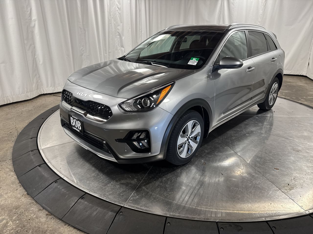 2022 Kia Niro LX's photo
