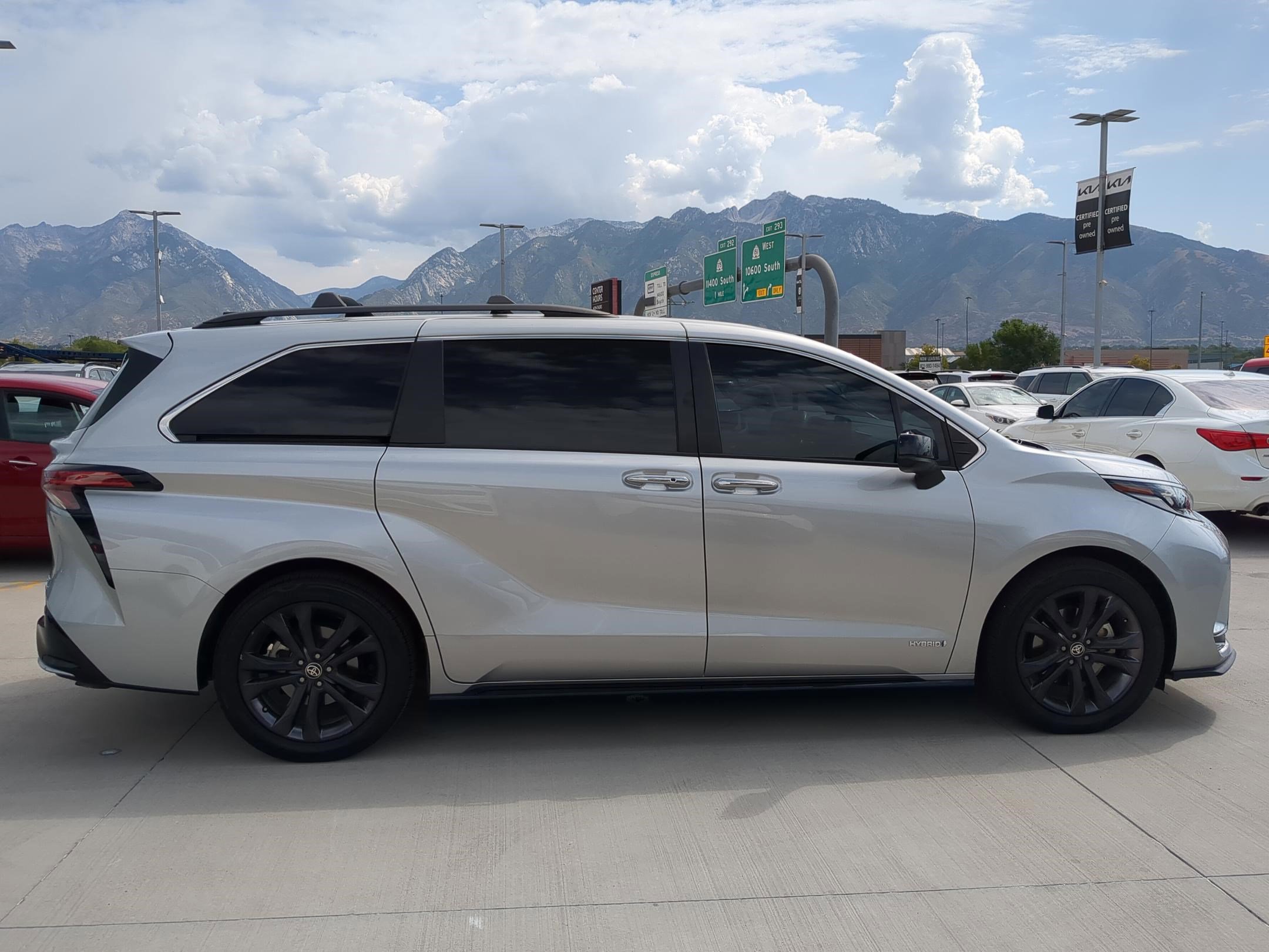 2021 Toyota Sienna XSE photo 6