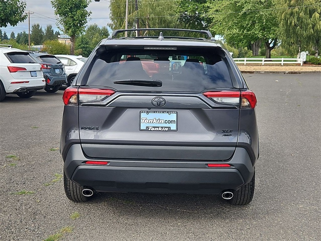 2023 Toyota RAV4 XLE photo 4