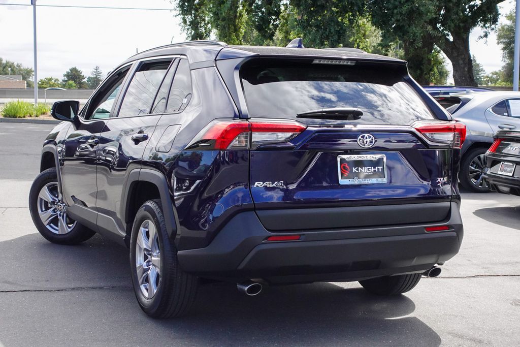 2023 Toyota RAV4 XLE photo 6