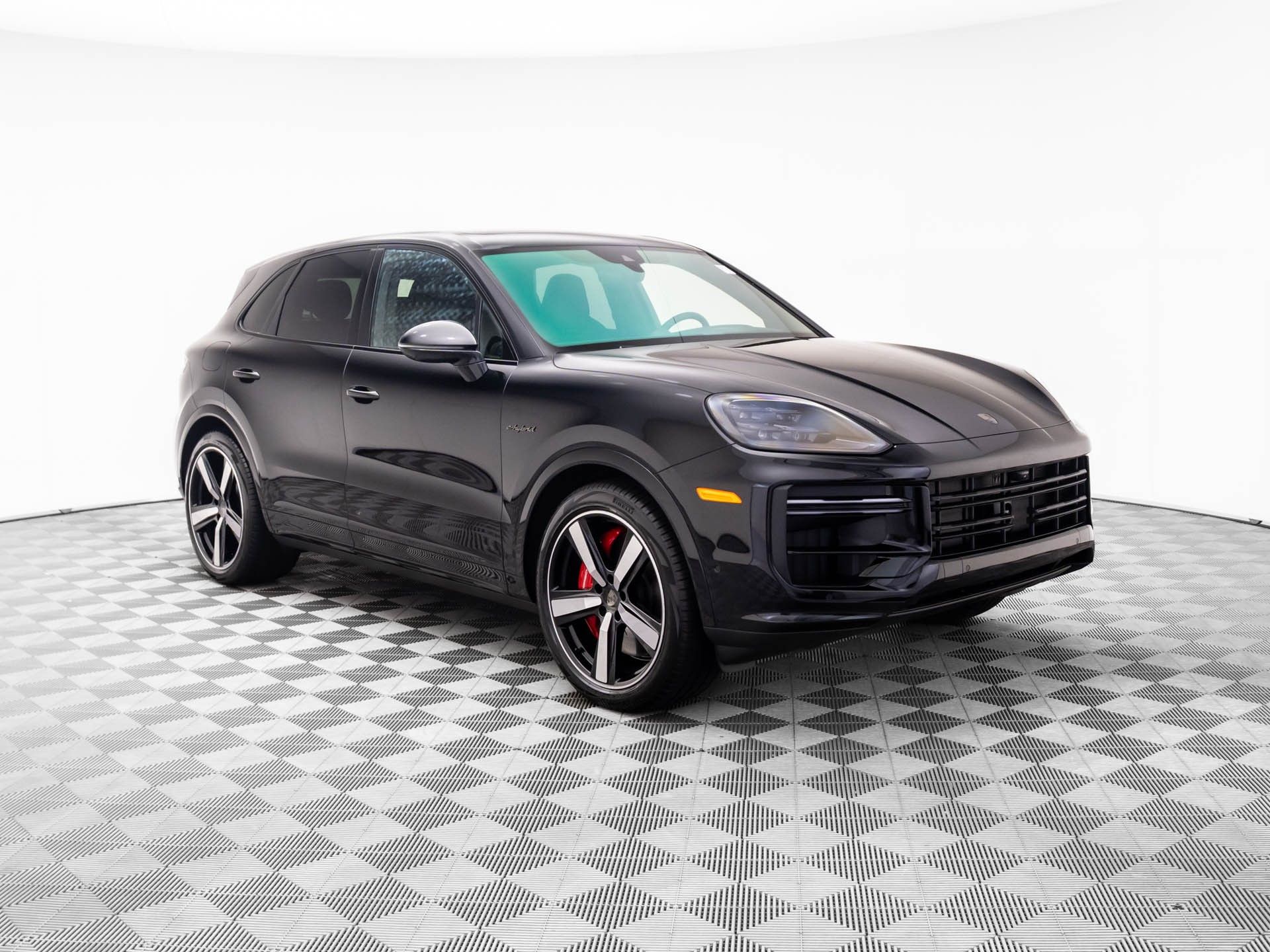 2025 Porsche Cayenne E-Hybrid Turbo photo 5
