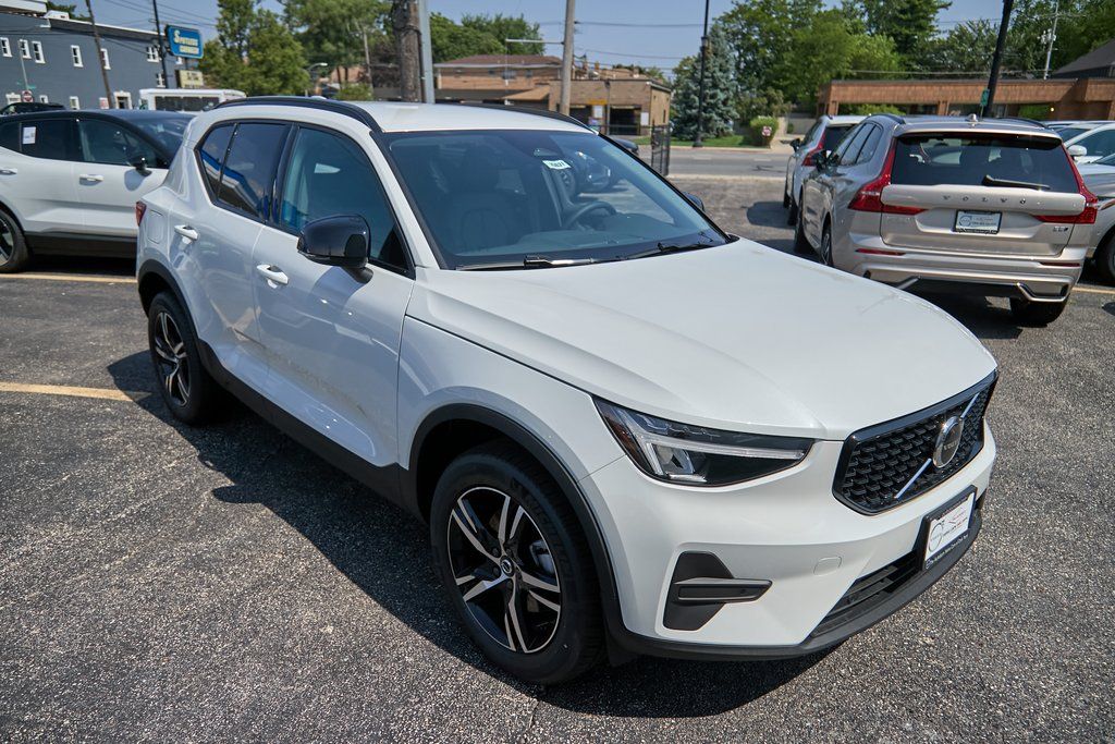 2026 VOLVO XC40 - Image 3