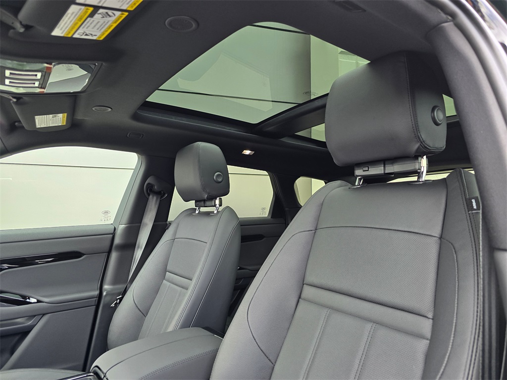 2026 Land Rover Range Rover Evoque S photo 18