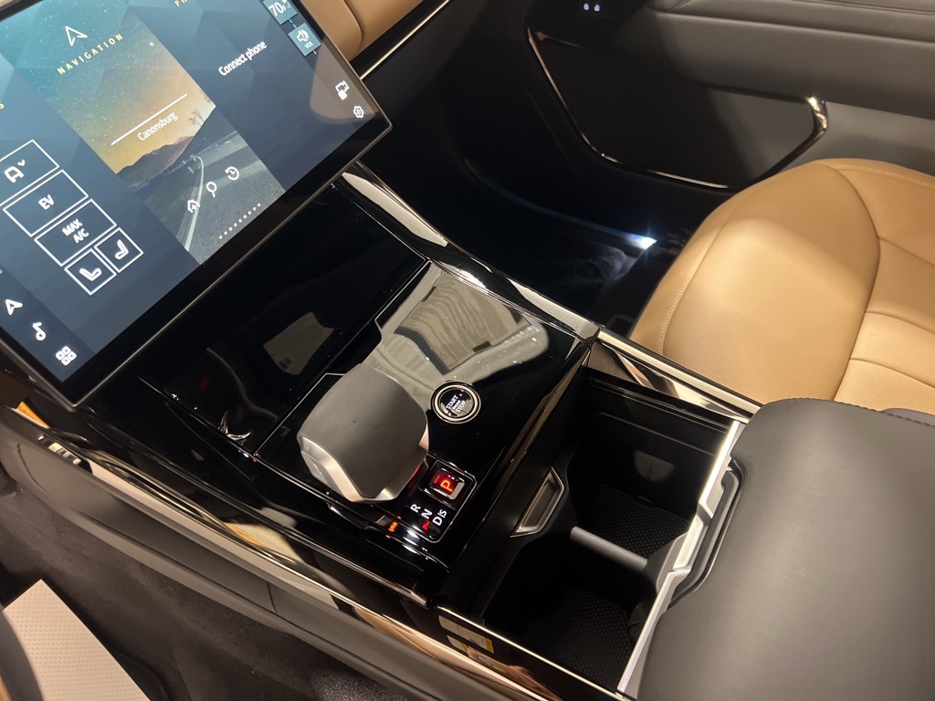 2025 Land Rover Range Rover Sport SE photo 15