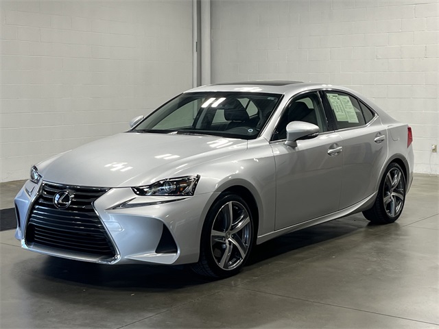2017 Lexus IS 300 photo 2