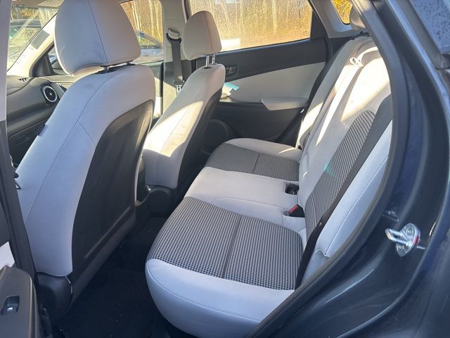 2023 Hyundai Kona SE photo 4