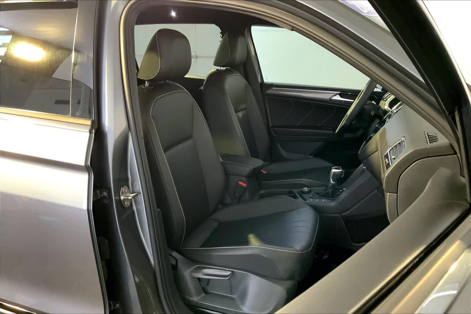 2022 Volkswagen Tiguan SE R-Line Black photo 4