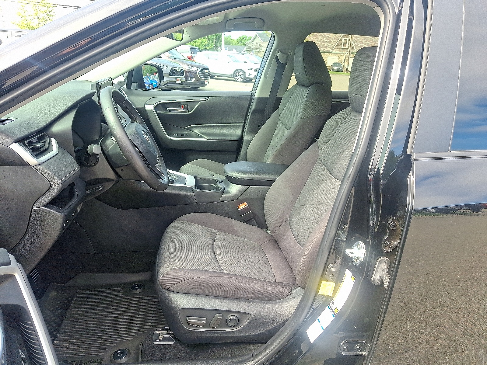 2021 Toyota RAV4 Hybrid XLE photo 14