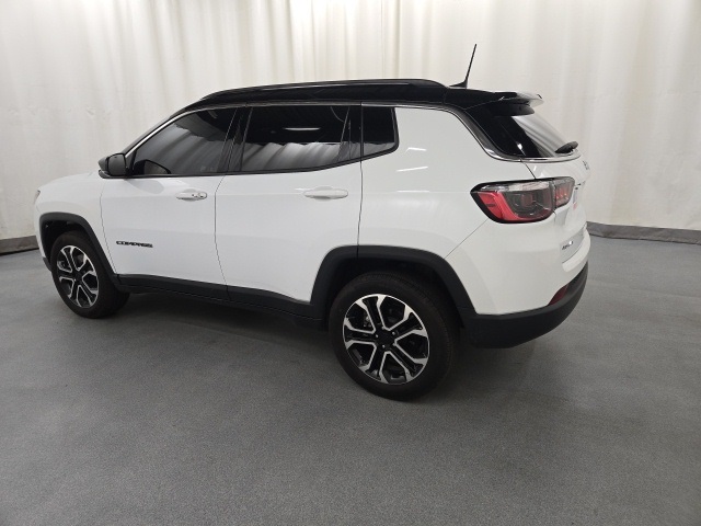 2023 Jeep Compass Limited photo 2