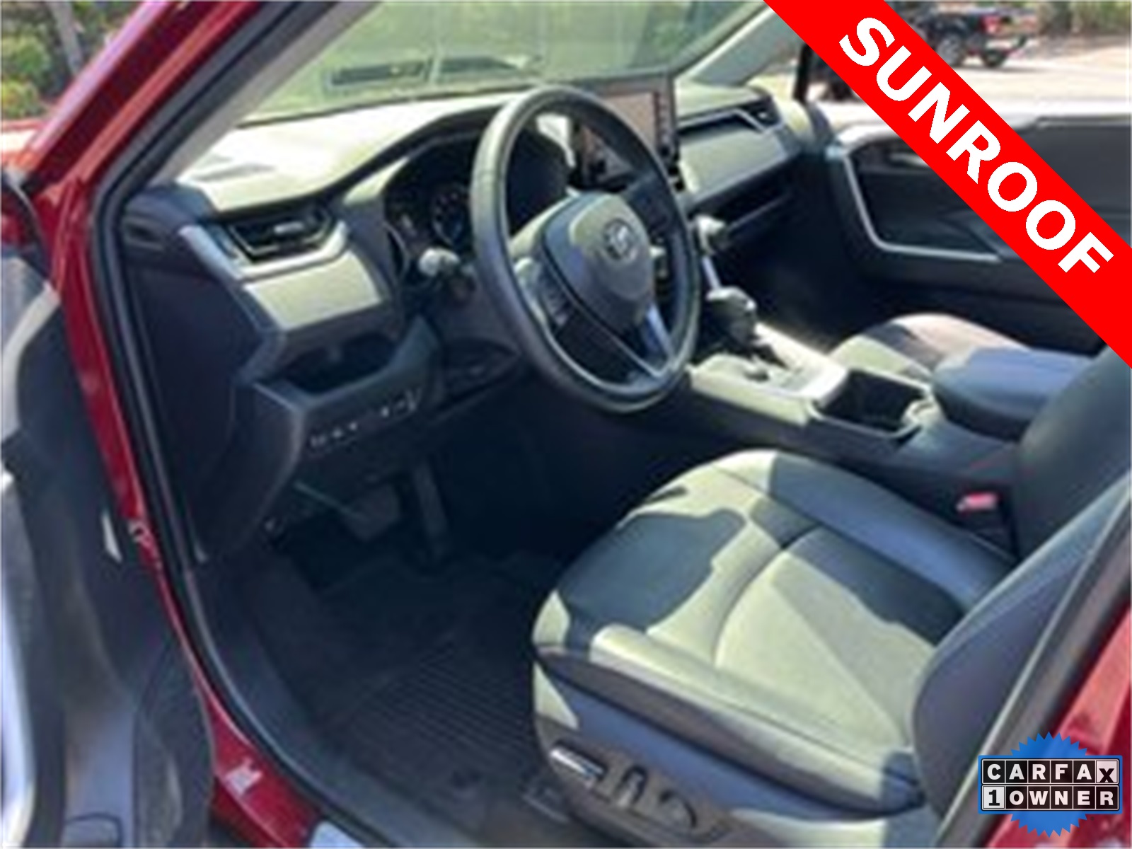 2022 Toyota RAV4 XLE Premium photo 4