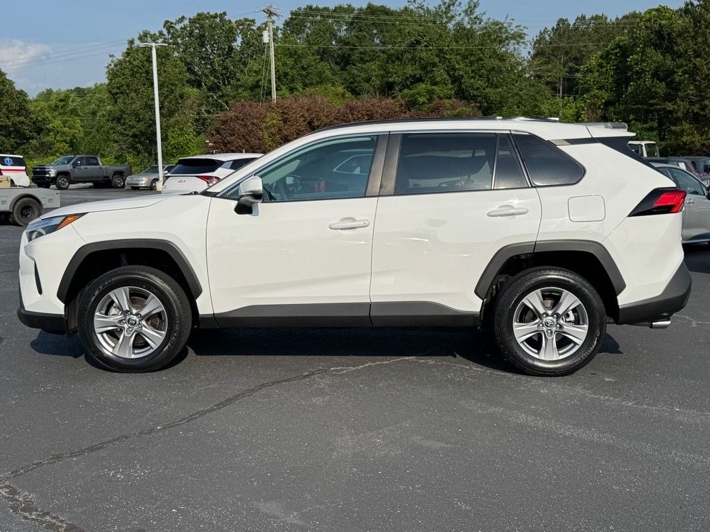 2022 Toyota RAV4 XLE photo 4
