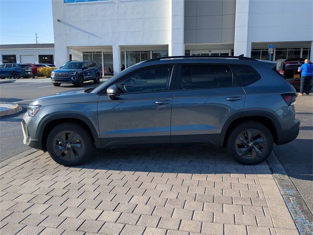 2025 Volkswagen Taos S photo 3