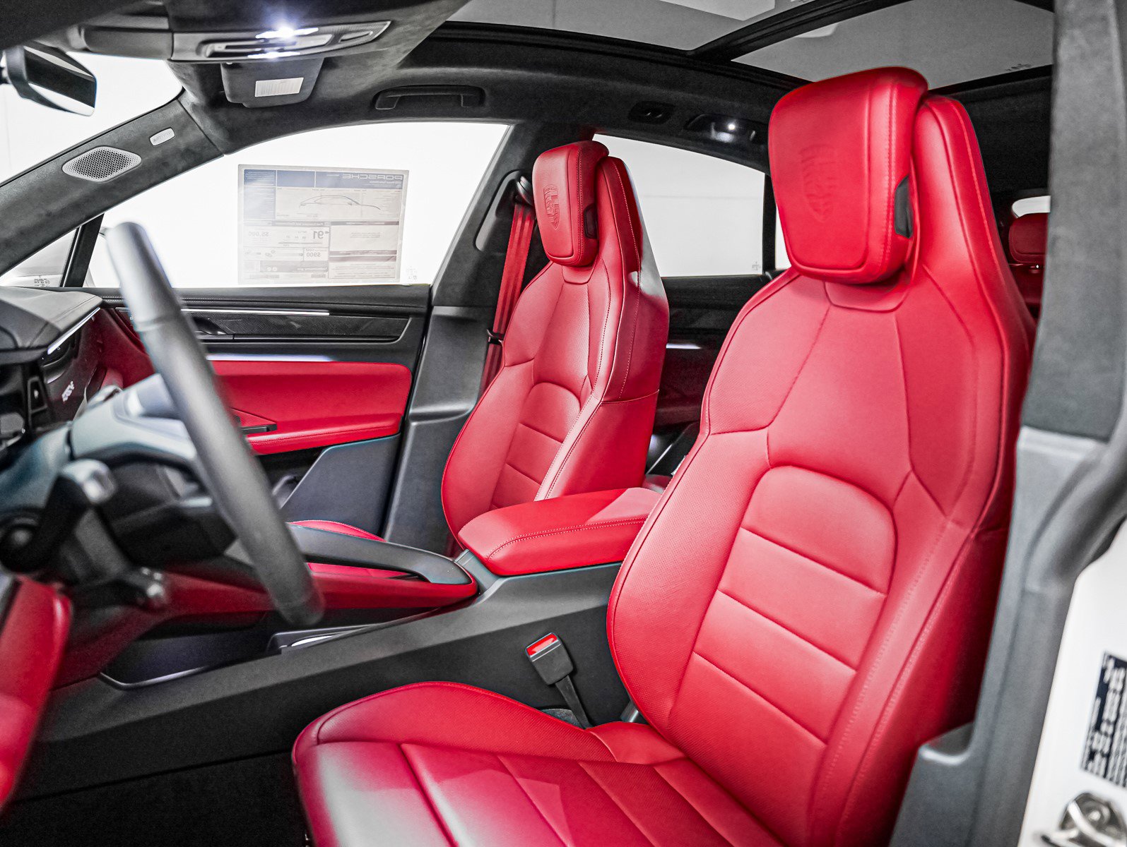 2025 Porsche Macan Electric Turbo photo 5