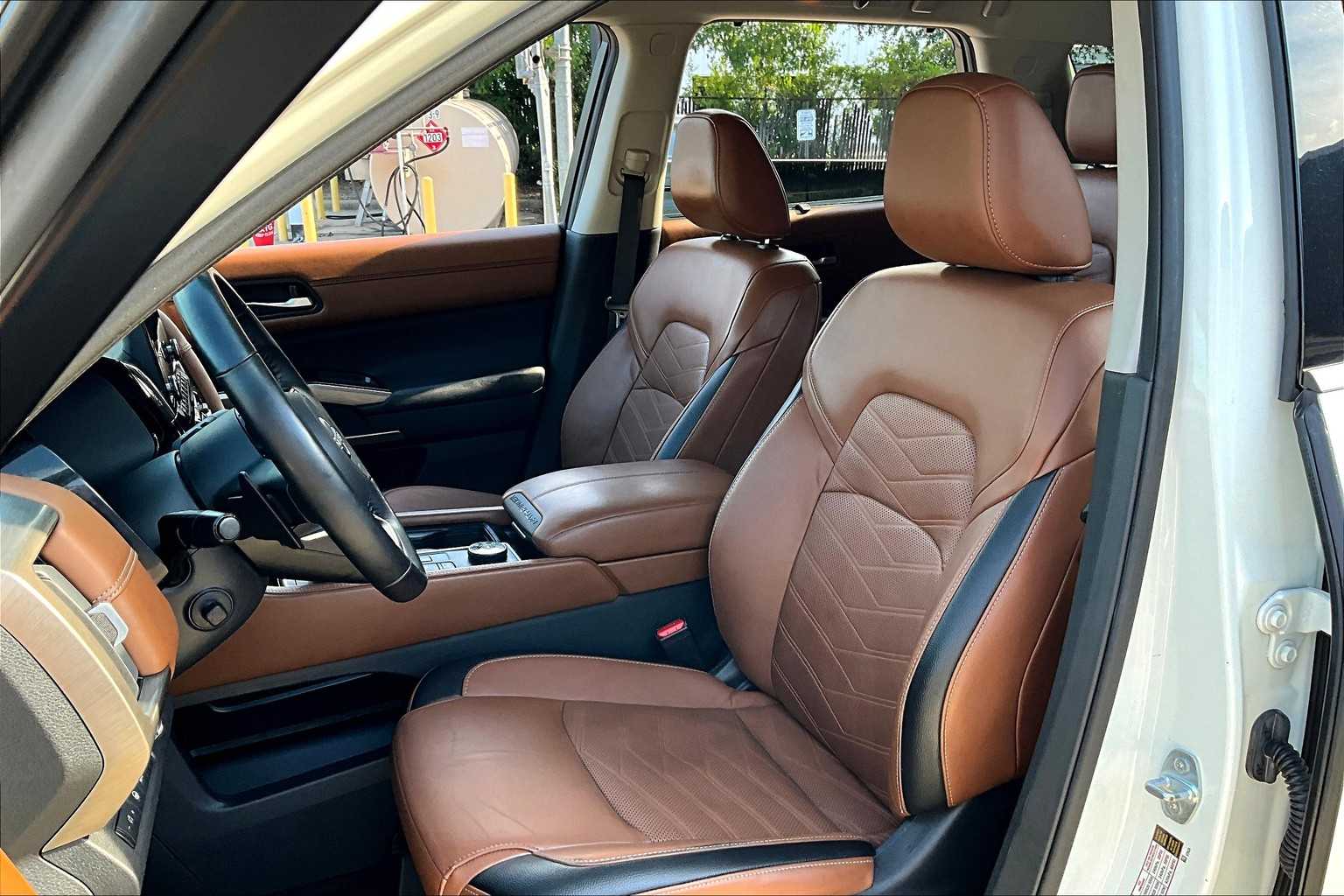 2022 Nissan Pathfinder Platinum photo 6