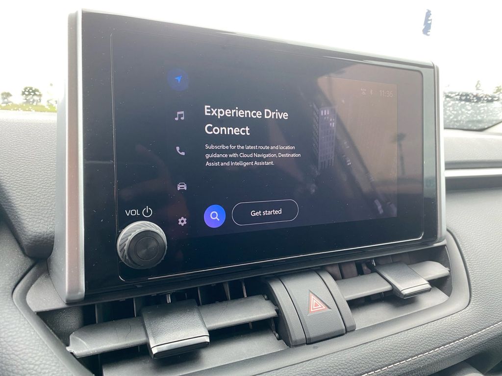 2024 Toyota RAV4 XLE photo 18