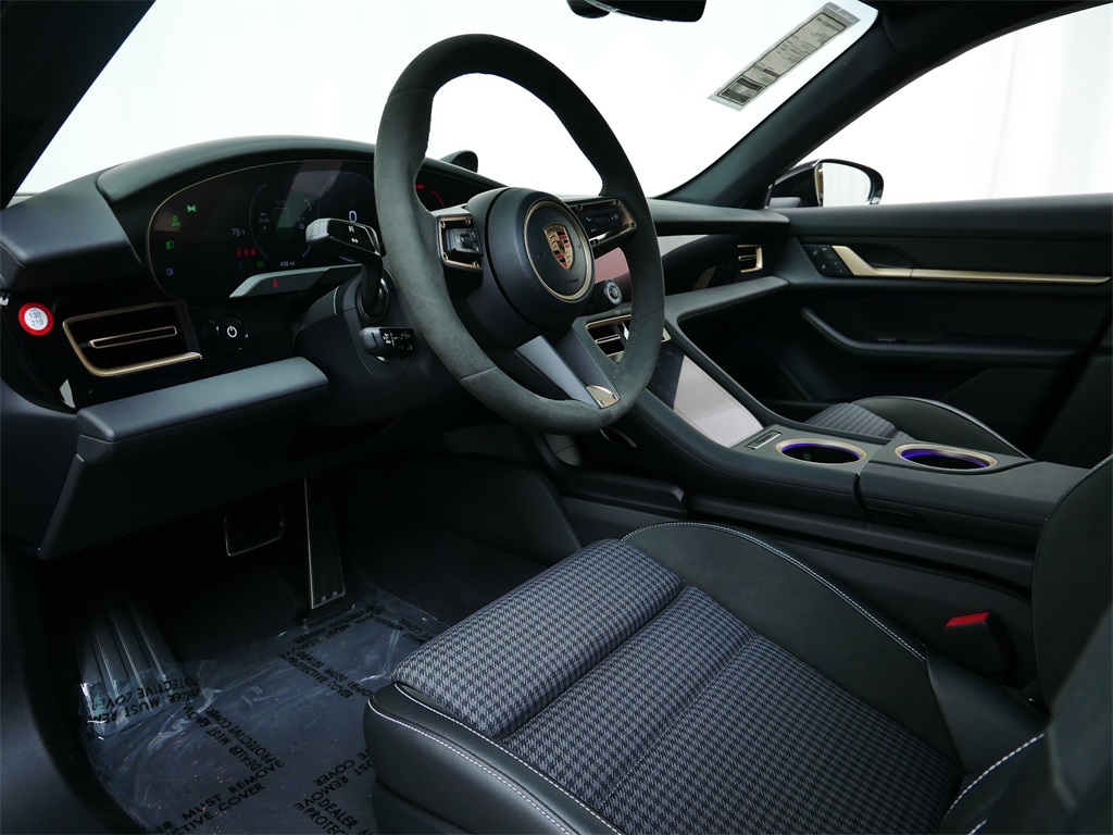 2025 Porsche Taycan 4S photo 4