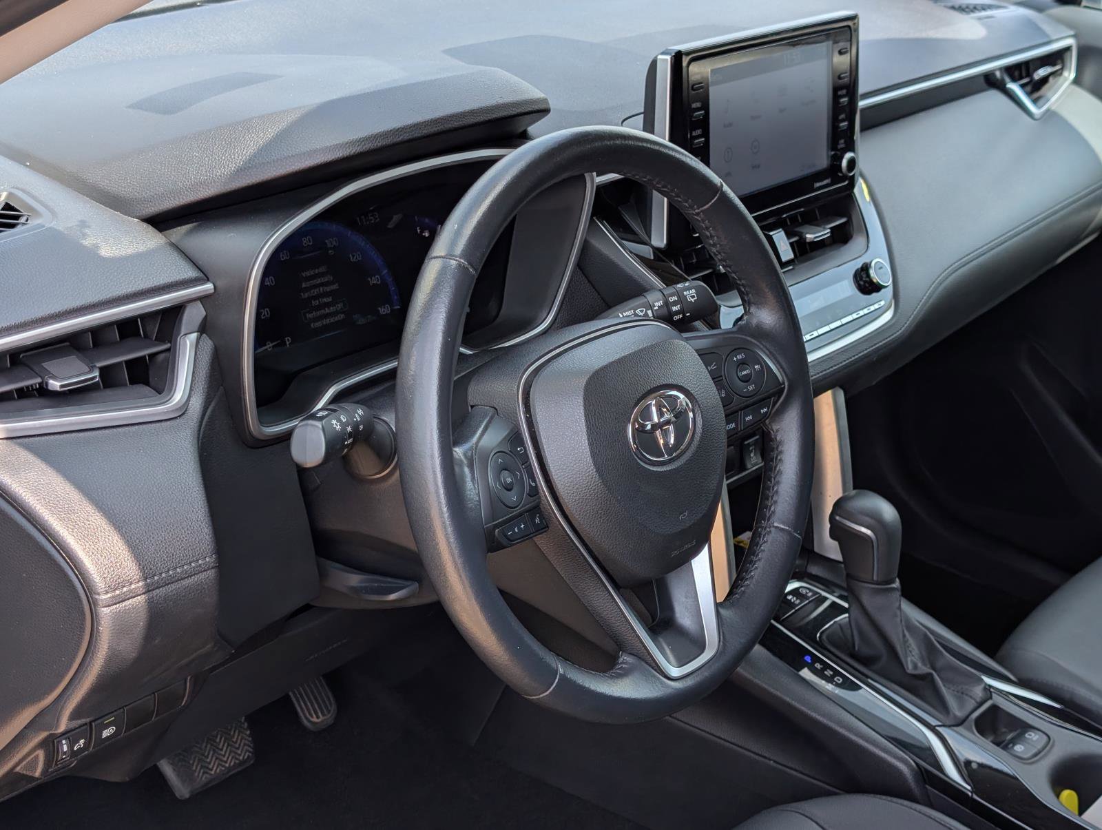 2022 Toyota Corolla Cross XLE photo 28