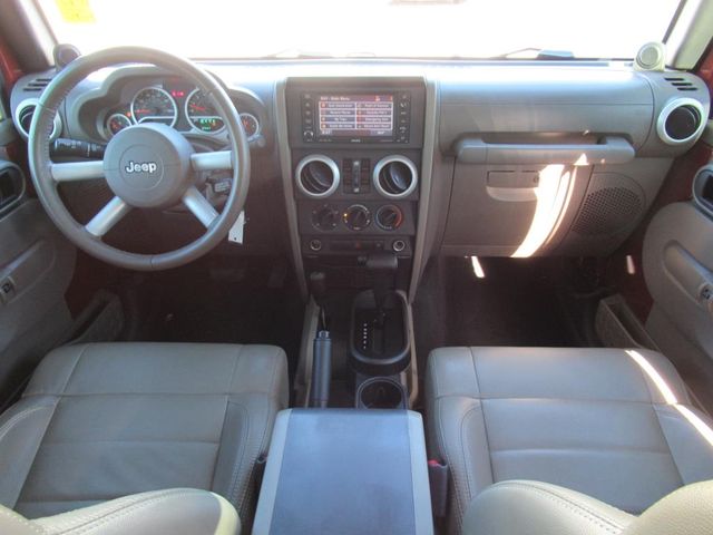 2009 Jeep Wrangler Unlimited Sahara photo 12
