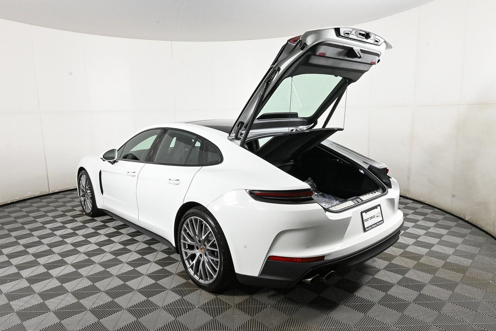 2025 Porsche Panamera 4 photo 32