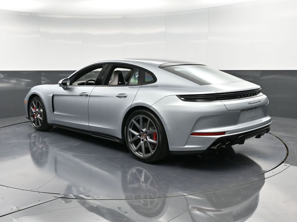2026 Porsche Panamera GTS photo 2