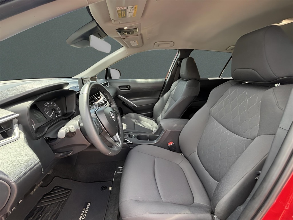 2024 Toyota Corolla Cross LE photo 8