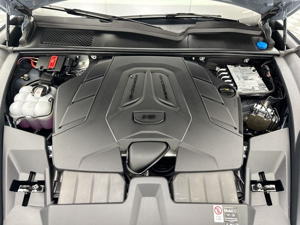 2025 Porsche Cayenne Coupe Base photo 25