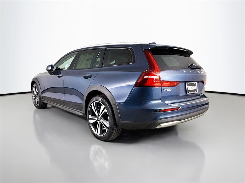 2026 Volvo V60 Cross Country B5 Plus photo 5