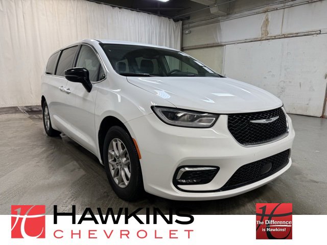 2024 Chrysler Pacifica Touring L's photo