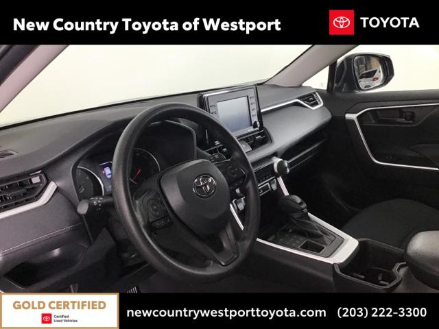 2022 Toyota RAV4 LE photo 4