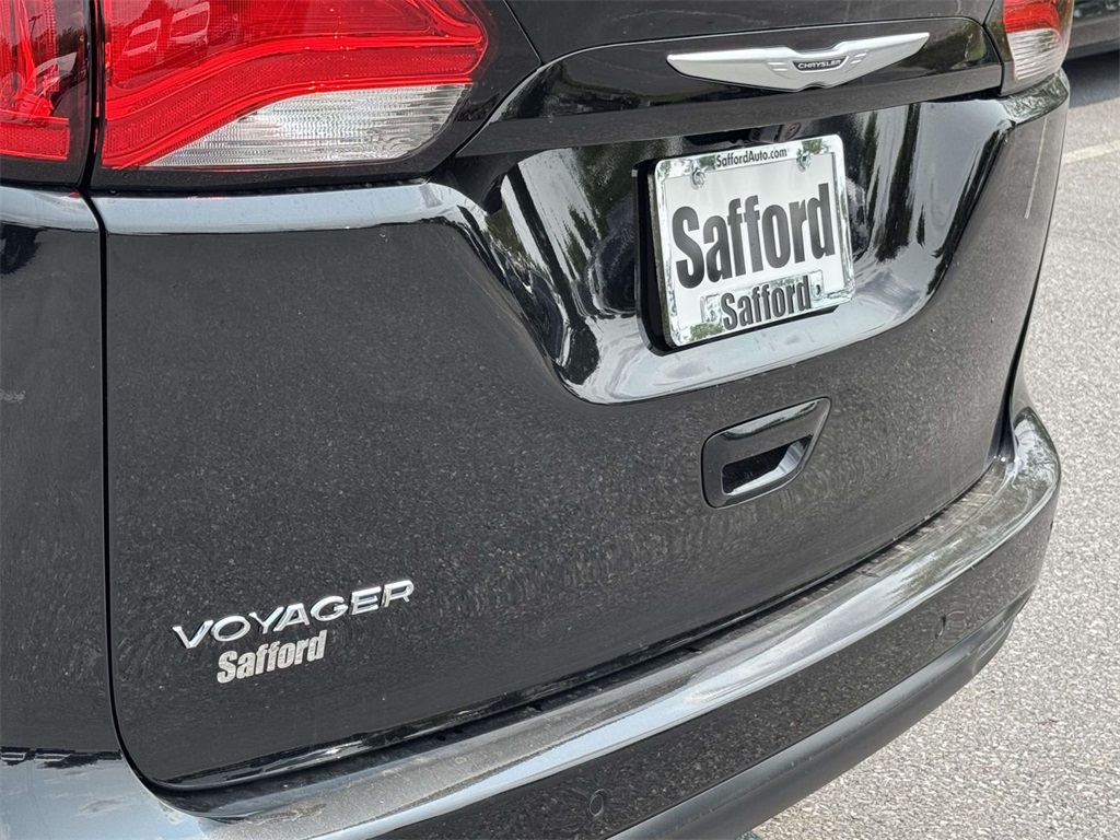 2026 Chrysler Voyager LX photo 9