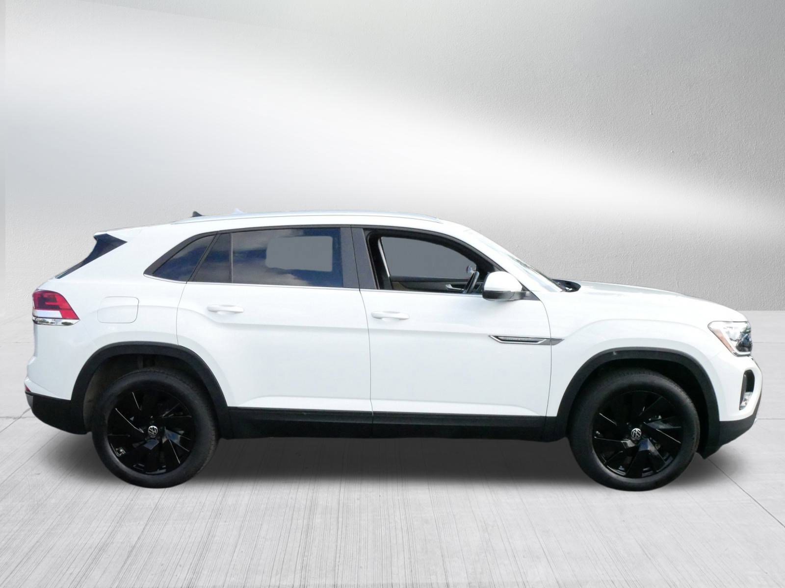 2024 Volkswagen Atlas Cross Sport SE Technology photo 8