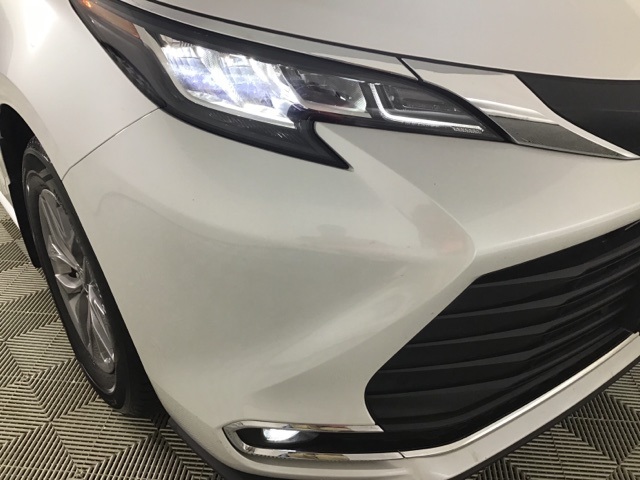 2023 Toyota Sienna XLE photo 23