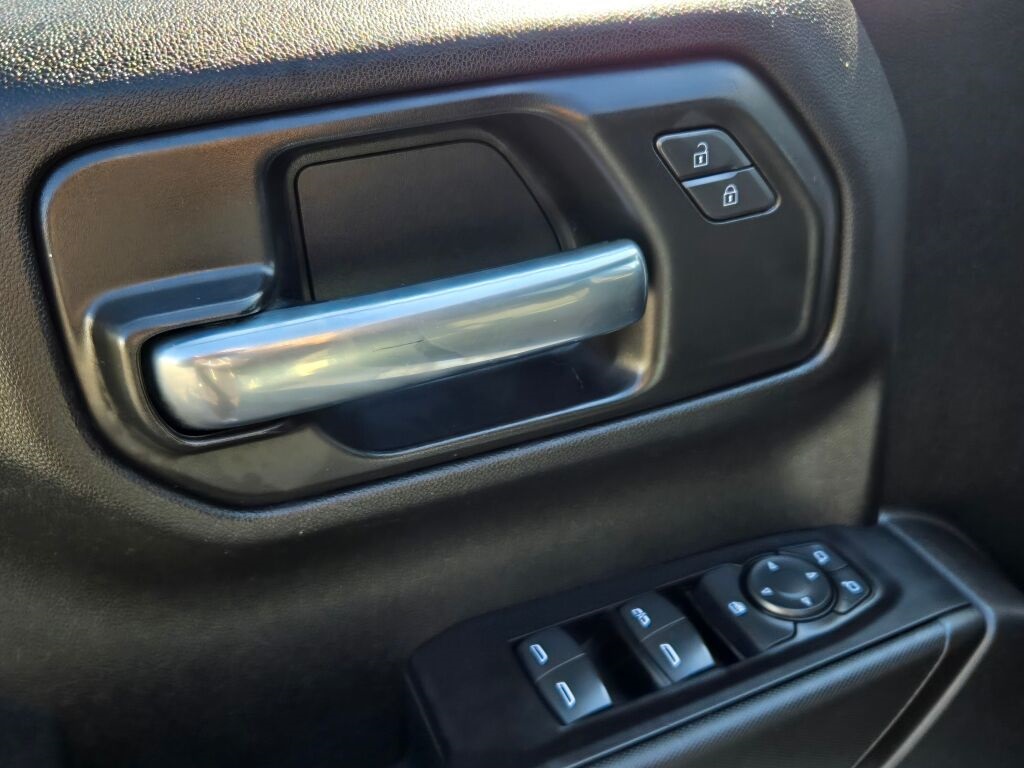 2021 Chevrolet Silverado 1500 Custom photo 19