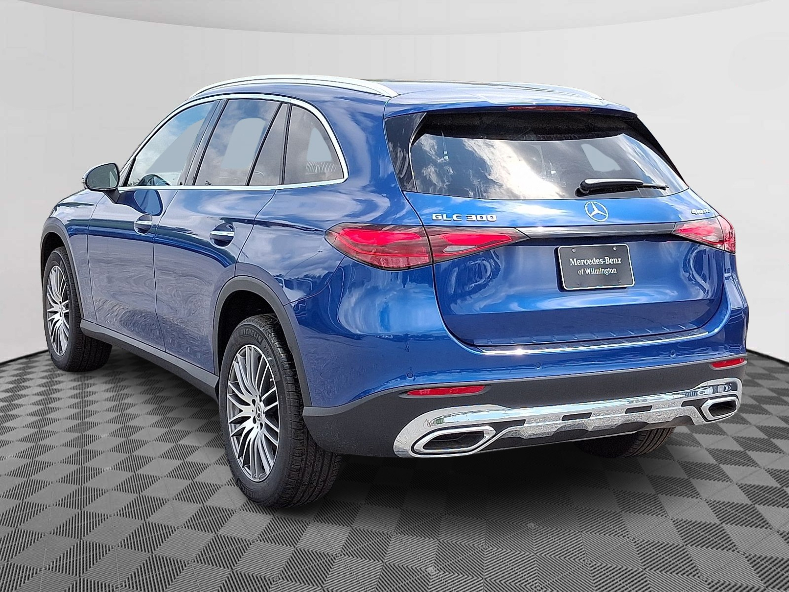 2025 Mercedes Benz GLC 300 4MATIC photo 3