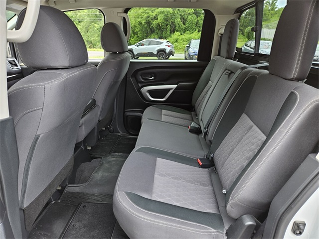 2023 Nissan Titan SV photo 9