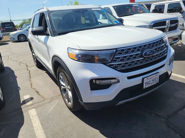 2023 Ford Explorer Limited's photo