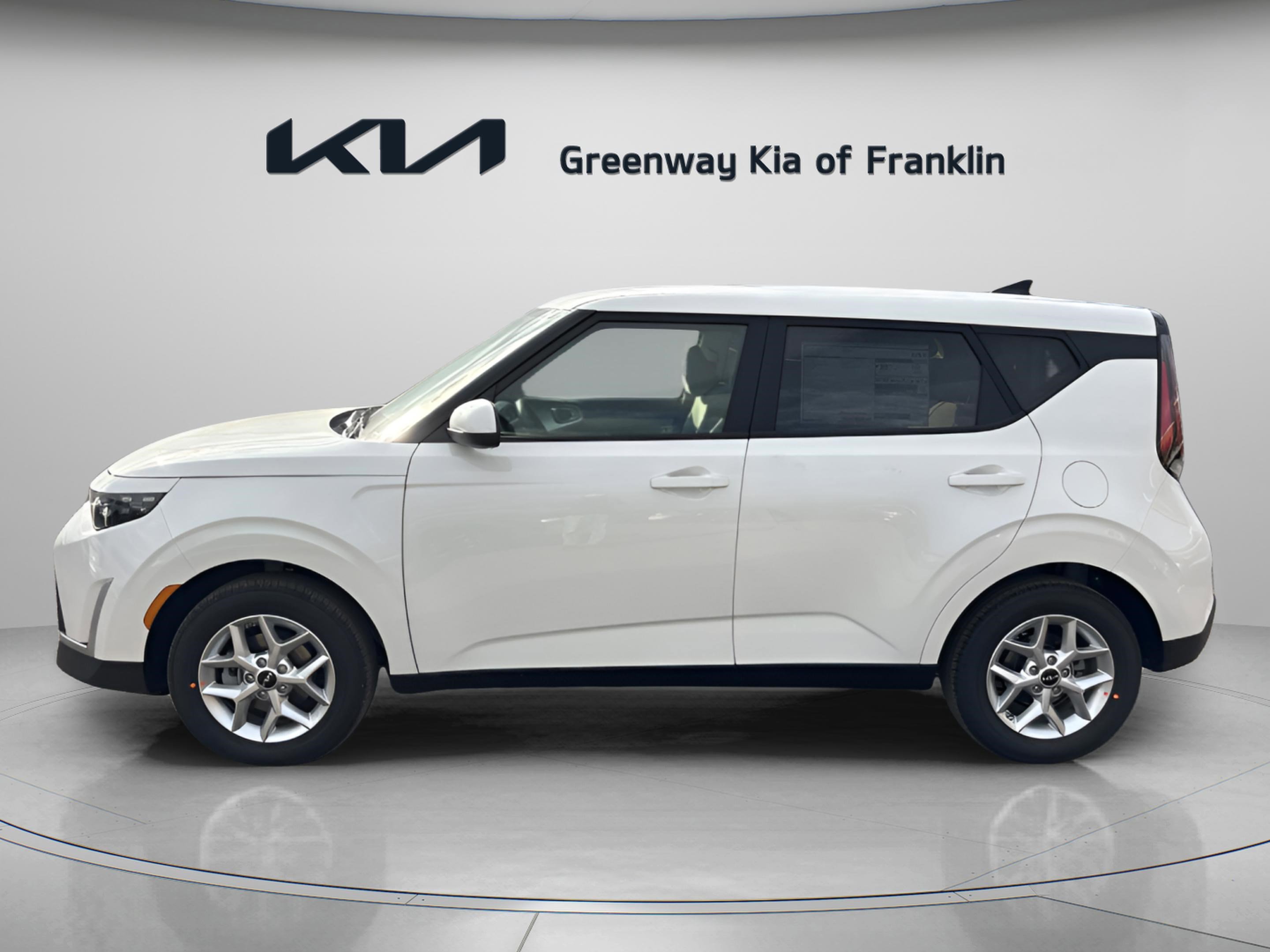2025 Kia Soul LX photo 3