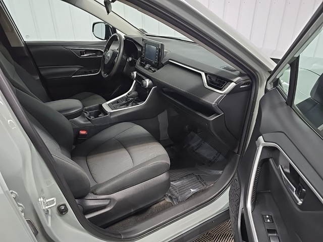 2021 Toyota RAV4 XLE photo 40