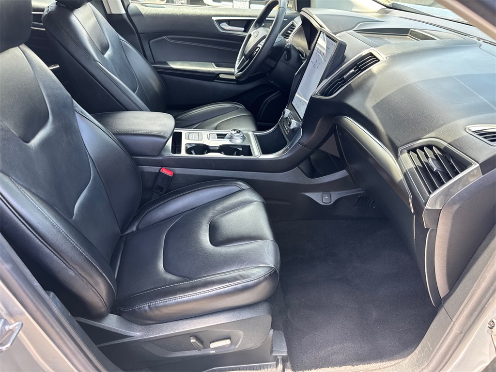 2022 Ford Edge Titanium photo 16