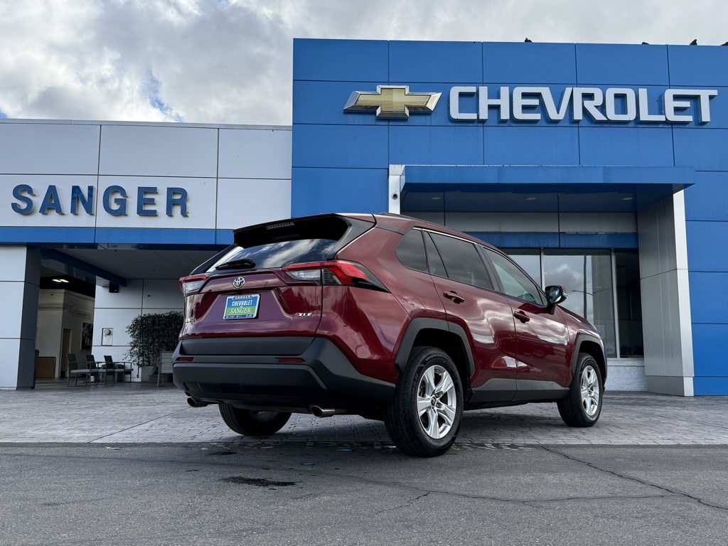 2019 Toyota RAV4 XLE photo 4