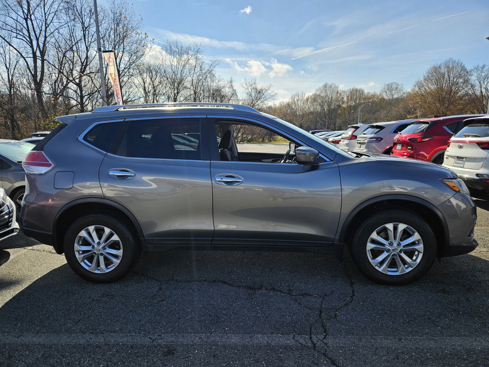 2016 Nissan Rogue SV AWD photo 3