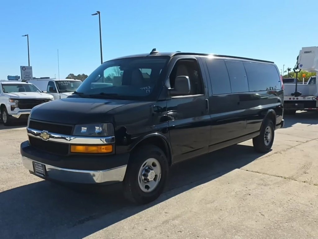 2017 Chevrolet Express Passenger LS's photo