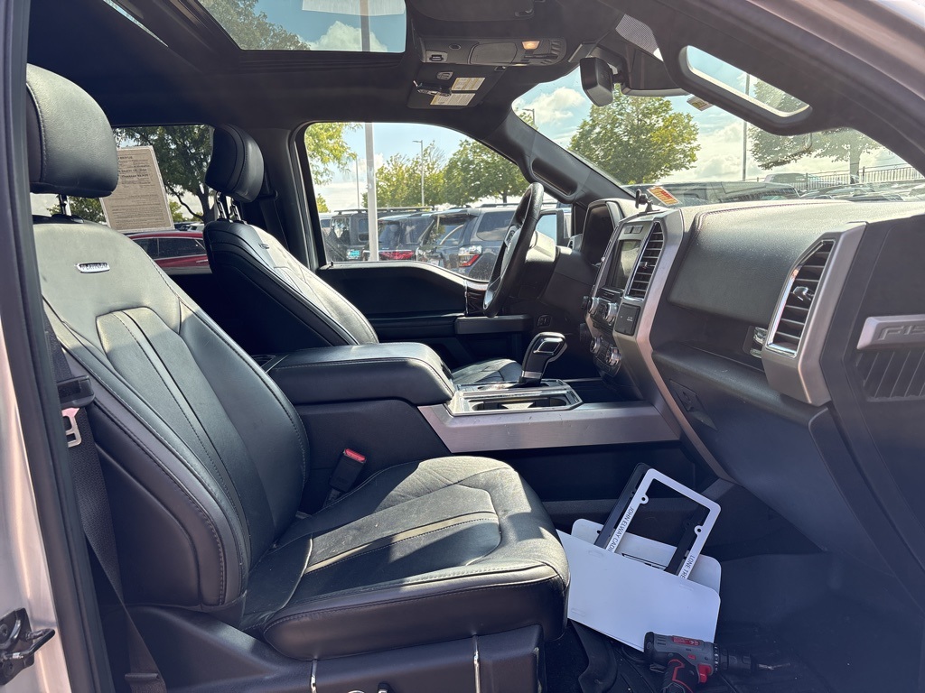 2016 Ford F-150 Platinum photo 22