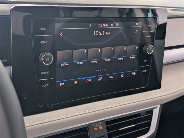 2025 Volkswagen Taos SE photo 10