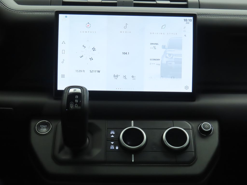 2025 Land Rover Defender 110 X-Dynamic SE photo 14