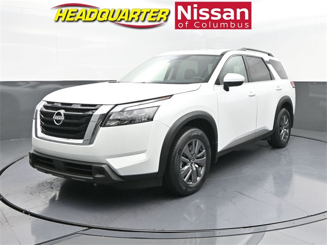 2025 Nissan Pathfinder SV's photo