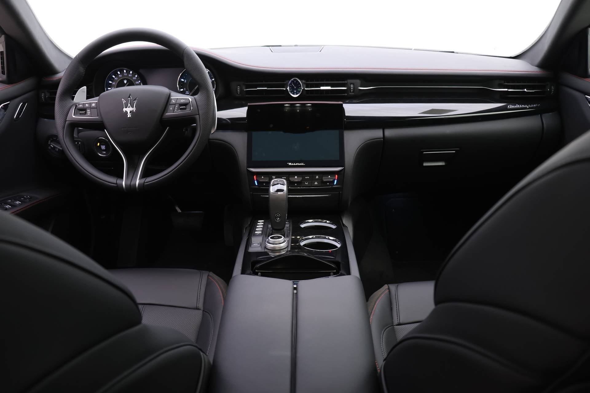 2024 Maserati Quattroporte Modena Q4 photo 3