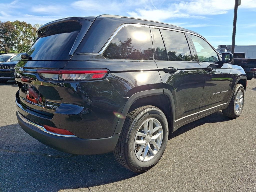 2025 Jeep Grand Cherokee Laredo X photo 4