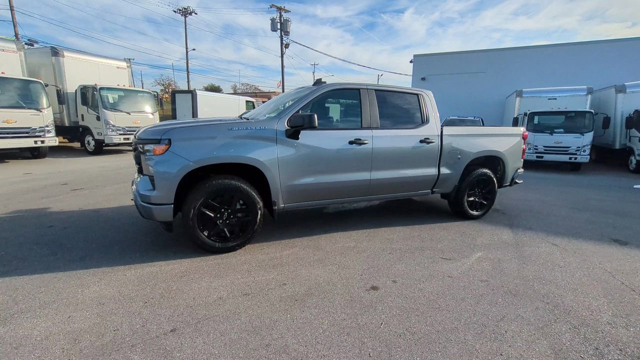2025 Chevrolet Silverado 1500 Custom photo 4