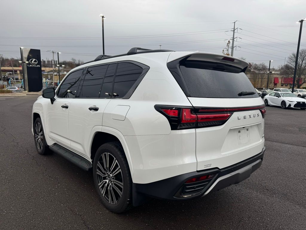 2024 Lexus LX 600 Luxury photo 3